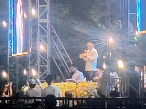 Menko Pangan Zulhas Sapa Ribuan Jemaah Pengajian Akbar di Bondowoso