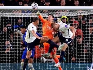 Chelsea Ditekuk Spurs, Alonso Bela Penders yang Blunder