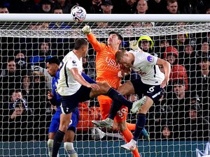 Chelsea Ditekuk Spurs, Alonso Bela Penders yang Blunder