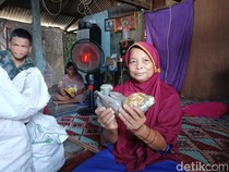Perjuangan Nek Lakasum Pungut Sisa Ikan demi Hidupi Anak Disabilitas