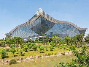 7 Gedung Terbesar di Dunia, Ada yang Punya Pantai!