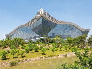 7 Gedung Terbesar di Dunia, Ada yang Punya Pantai!