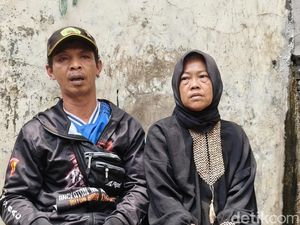 Isak Tangis Keluarga Korban Penyerangan di Pasar Caringin