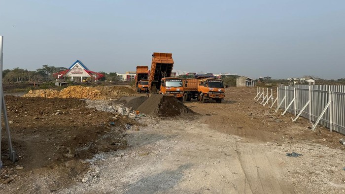 Penimbunan lahan Stadion Untia di Makassar.