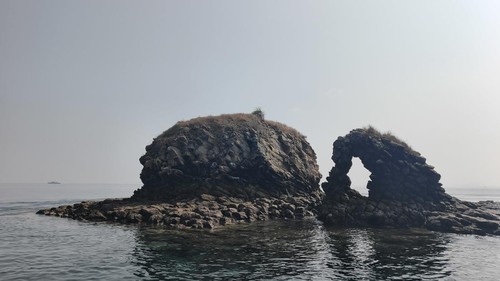 Perairan Batu Bolong di TN Komodo, Manggarai Barat, NTT, Kamis (22/10/2026) (Dok. Istimewa)