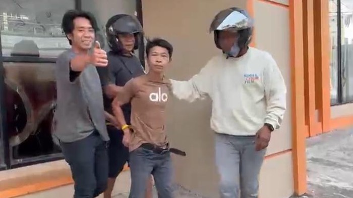 Seorang wanita di Parepare hampir diperkosa mantan pacarnya akibat cemburu.