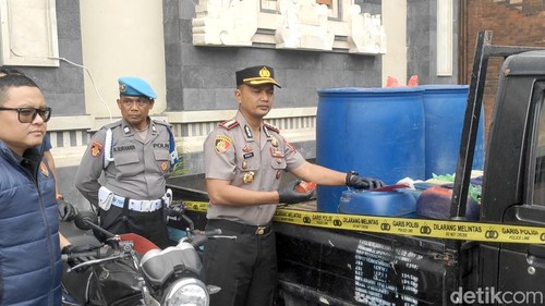 Polresta Denpasar mengungkap sindikat penyalahgunaan Pertalite dan oknum petugas SPBU di Denpasar Timur saat konfrensi pers di Polresta Denpasar, Minggu (25/10/2026).
