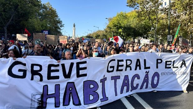 Housing activists march to protest against Portugal's worsening housing crisis, amid growing concerns over rising rents, house prices and a shortage of affordable homes in Lisbon, Portugal, October 24, 2026. Picture taken with a mobile phone. REUTERS/Miguel Pereira