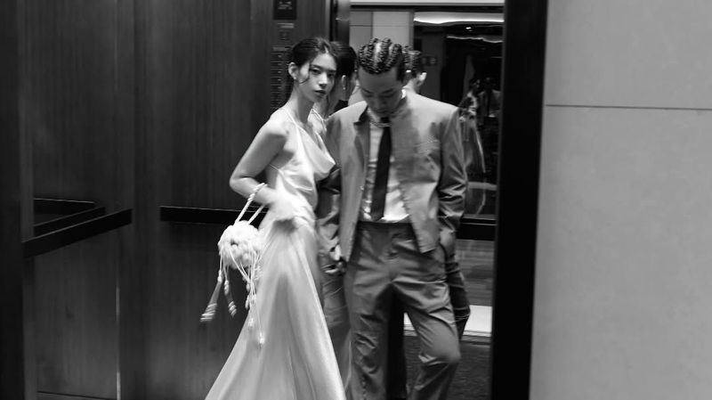 Rapper Yang Hong Won terseret skandal perselingkuhan hanya lima hari setelah menikahi model Won Hyun Joo. Foto pernikahan Yang Hong Won dan Won Hyun Joo.