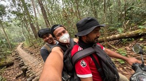 Kisah Andi Akell Jadi Ojek Logistik Petugas Karhutla di Tanjung Puting