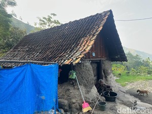 Kisah Opung Sagala, Nenek Berusia 1 Abad Penjaga Rumah Tanah Tertua di Samosir