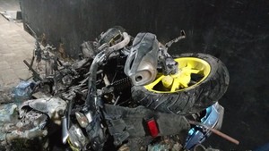 Kendaraan Geng Motor di Makassar Dibakar Usai Serang Warga