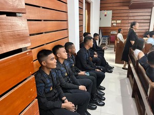 Pererat Hubungan, Brimob Ikuti Ibadah Bersama Masyarakat di Gereja Pasar Minggu