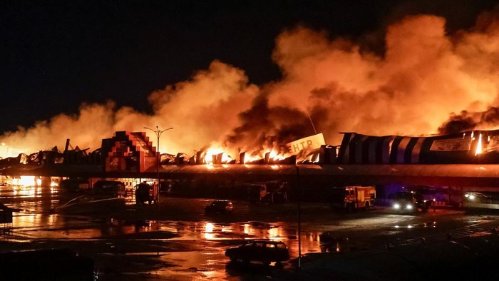 Serangan Rudal Rusia Hantam Kharkiv, Pusat Perbelanjaan Terbakar