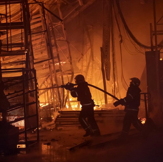 Serangan Rudal Rusia Hantam Kharkiv, Pusat Perbelanjaan Terbakar