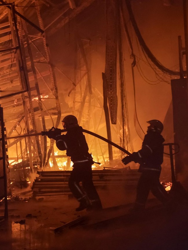 Serangan Rudal Rusia Hantam Kharkiv, Pusat Perbelanjaan Terbakar