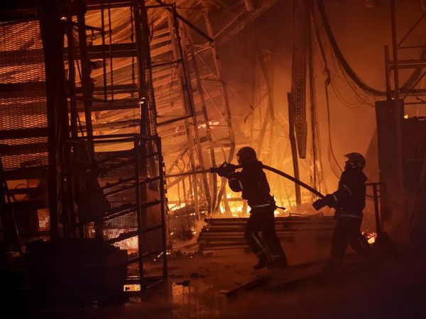 Serangan Rudal Rusia Hantam Kharkiv, Pusat Perbelanjaan Terbakar