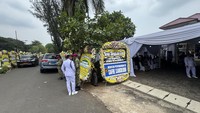 Suasana Rumah Duka Widodo AS, Pelayat-Karangan Bunga Berdatangan