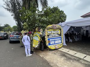 Suasana Rumah Duka Widodo AS, Pelayat-Karangan Bunga Berdatangan