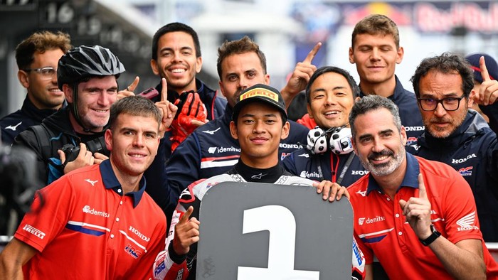PHILLIP ISLAND, AUSTRALIA - OCTOBER 24: Pole position qualifier Veda Pratama of Indonesia riding the Honda Team Asia bike celebrates in parc ferme during Moto3 qualifying during the MotoGP Of Australia at Phillip Island Grand Prix Circuit on October 24, 2026 in Phillip Island, Australia. (Photo by Gold & Goose Photography/Getty Images)