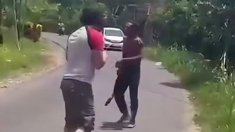 Viral Bule Adu Jotos dengan Warga Manokwari, Polisi Turun Tangan