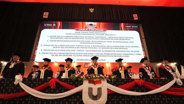 Wisuda Telkom University Surabaya