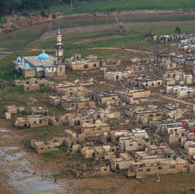 Air Waduk Karian Surut, Desa Somang yang Tenggelam Muncul Kembali