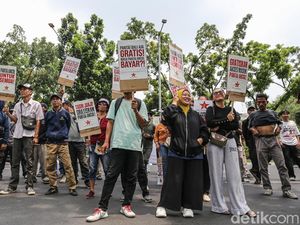 Warga Tuntut Akses Gratis Pantai Ancol