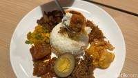 Alkisah: Cobain Nasi Campur Komplet hingga Misoa Kuah Kari di Warteg Modern