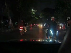 Cekcok Lampu Tembak Berujung Pemotor Aniaya Pengemudi BMW di Malang