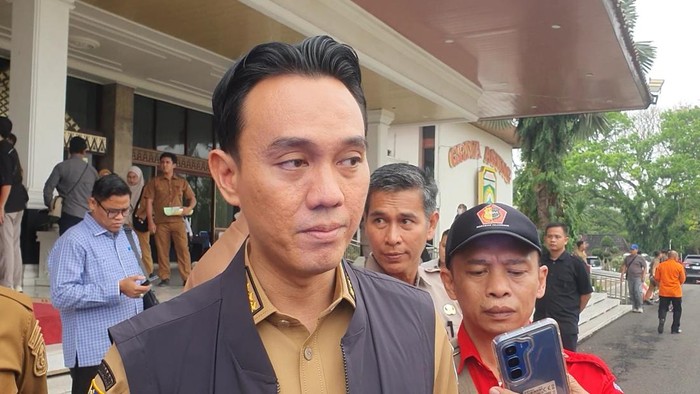 Bupati OKI Muchendi Mahzareki.