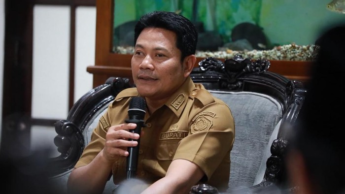 Bupati Sidoarjo Subandi