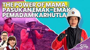 Video: Saat Emak-emak Ikut Padamkan Api Karhutla