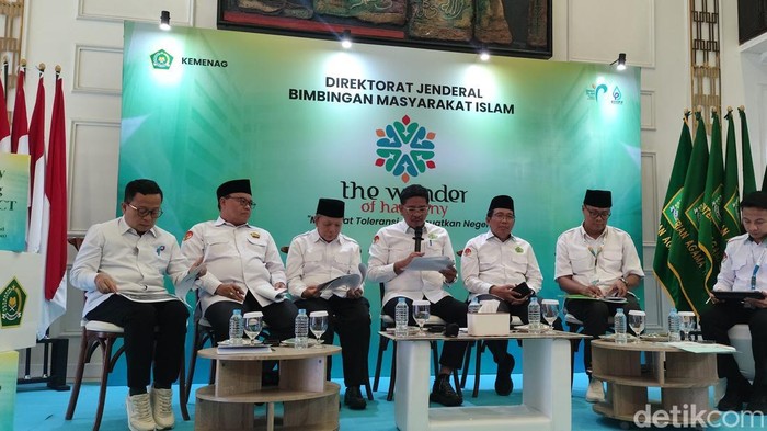 Dirjen Bimas Islam, Abu Rokhmad dalam konferensi pers di Gedung Kemenag, Senin (26/10/2026).