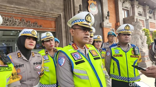 Direktur Lalu Lintas Polda Bali, Kombes Yong Ferrydjon ditemui di Mapolda Bali, Senin (26/10/2026). (Putu Yonata/detikBali)