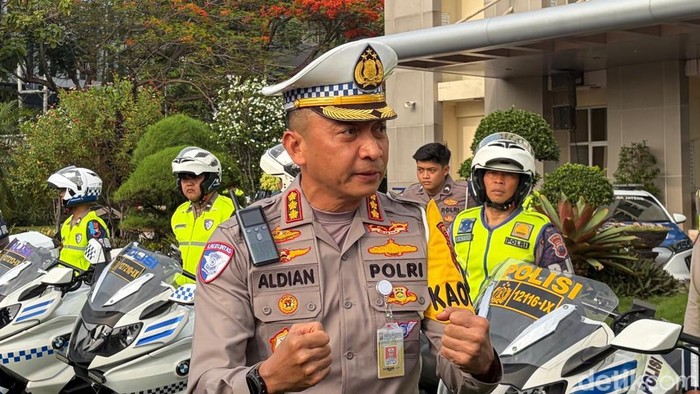 Direktur Lalu Lintas (Dir Lantas) Polda Jateng, Kombes Muhammad Aldian usai Apel Gelar Pasukan Operasi Patuh Candi Polda Jawa Tengah 2026 di Mapolda Jateng, Senin (26/10/2026).