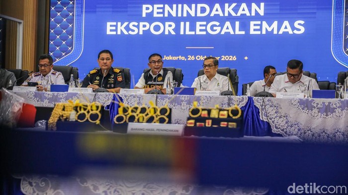 Emas Rp61,9 Miliar Nyaris Diselundupkan ke Luar Negeri Upaya ekspor ilegal emas senilai sekitar Rp61,95 miliar berhasil digagalkan sepanjang Oktober 2026. Total 25,88 kilogram emas diamankan dalam serangkaian penindakan yang dilakukan di lima bandara internasional di Indonesia.