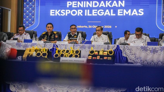 Emas Rp61,9 Miliar Nyaris Diselundupkan ke Luar Negeri Upaya ekspor ilegal emas senilai sekitar Rp61,95 miliar berhasil digagalkan sepanjang Oktober 2026. Total 25,88 kilogram emas diamankan dalam serangkaian penindakan yang dilakukan di lima bandara internasional di Indonesia.