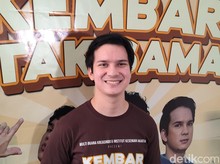 Tantangan Endy Arfian Mainkan Karakter Ganda di Film Kembar Tak Sama