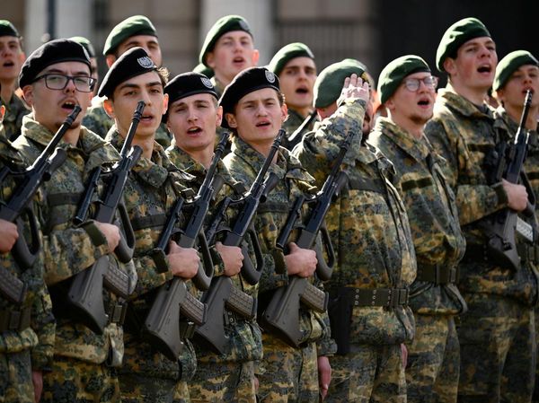 Gagah, Rekrut Militer Austria Jalani Sumpah Prajurit di Wina