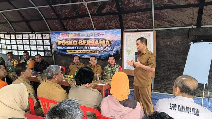 Gubernur Jateng, Ahmad Luthfi, saat rapat koordinasi penanganan Karhutla di Kecamatan Tawangmangu, Kabupaten Karanganyar, Senin (26/10/2026).