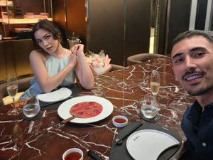 Jedar dan Vincent Verhaag Rayakan Anniversary dengan Dinner Romantis
