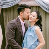 Foto Gender Reveal Calon Anak ke-2 Jessica Mila, Bumil Cantik Berbusana Biru