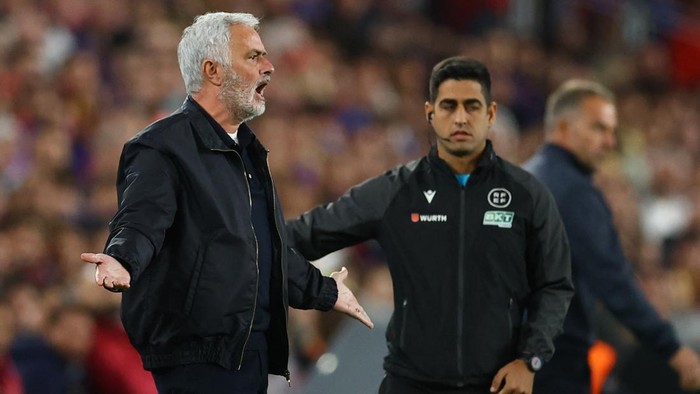 Soccer Football - LaLiga - FC Barcelona v Real Madrid - Spotify Camp Nou, Barcelona, Spain - October 25, 2026 Real Madrid coach Jose Mourinho reacts REUTERS/Albert Gea