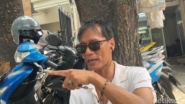 jukir seberang Gandaria City, Bobi (Taufiq Syarifudin/detikcom)