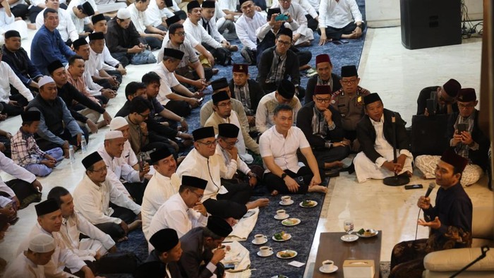 Kajian Subuh bersama Ustaz Abdul Somad di Masjid Raya Nurul Wathon, Cibinong, Senin (26/10/2026).