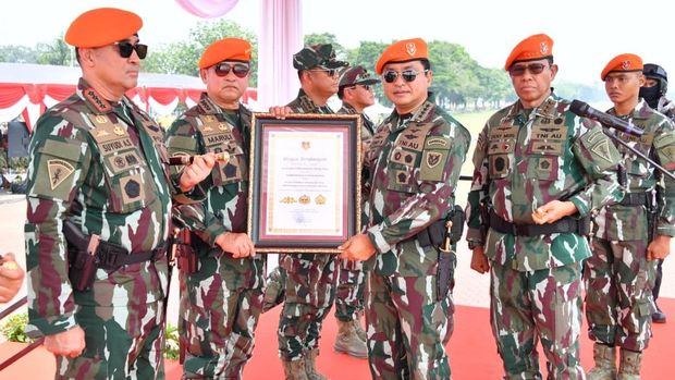 Kapolri Jenderal Polisi Suyudi Ario Seto hingga Panglima TNI Jenderal TNI Agus Subiyanto jadi warga kehormatan Korpasgat TNI AU.