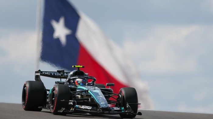 AUSTIN, TX - OCTOBER 24: Andrea Kimi Antonelli (12) of Italy and Mercedes-AMG PETRONAS Formula One Team exits turn 10 with the oversized Texas flag in the background during the third practice session of the Formula 1 MSC Cruises United States Grand Prix on October 24, 2026, at Circuit of The Americas in Austin, Texas.(Photo by David Buono/Icon Sportswire via Getty Images)