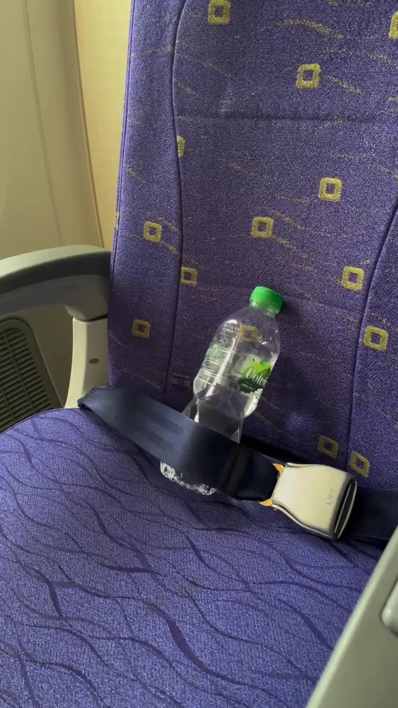 Kocak! Pria Ini Ajak Botol Minuman Kosong Liburan 2 Minggu ke Taiwan