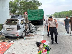 Pelajaran dari Kecelakaan Maut Avanza Tabrak Truk di Bahu Jalan